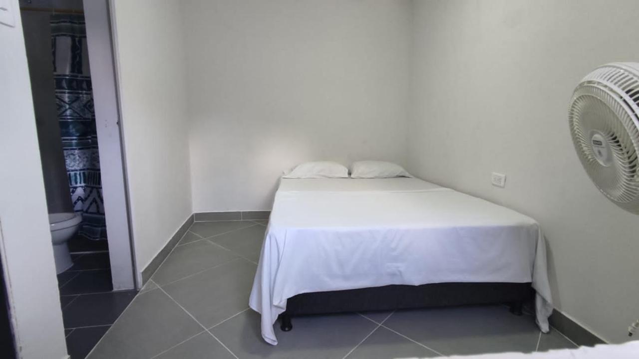 Proyecto Moonlight Apartment Villavieja Luaran gambar